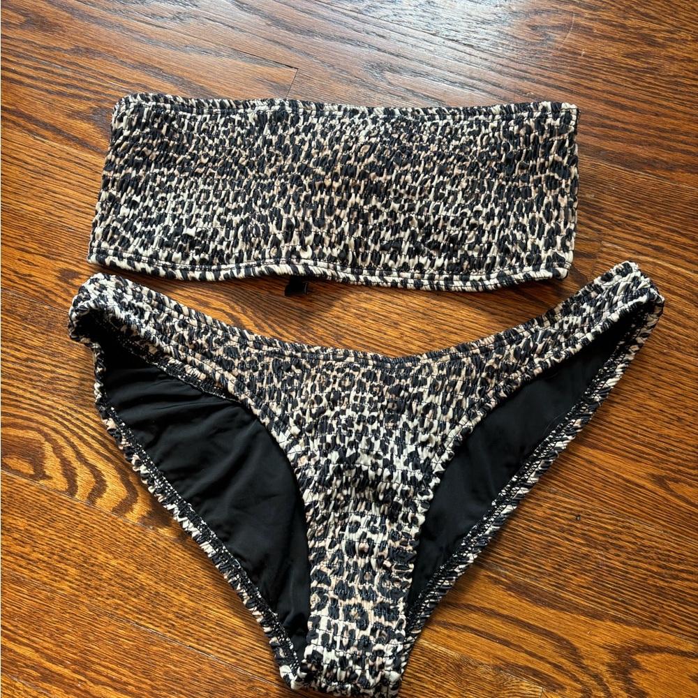 NWOT women’s size 8 leopard bikini set